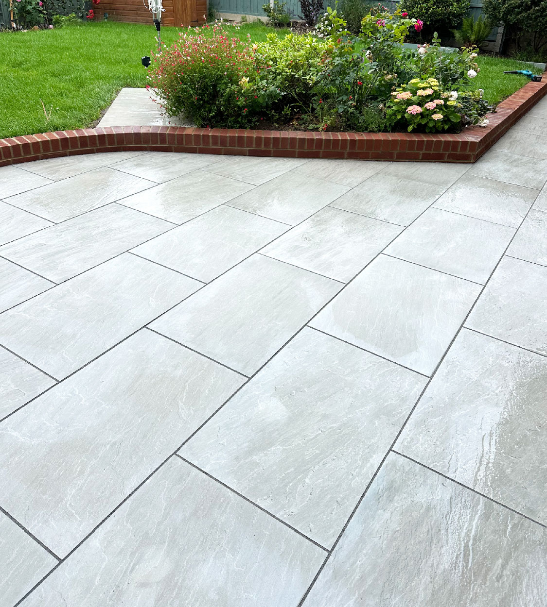 Porcelain patios & pathways Porcelain patios & pathways
